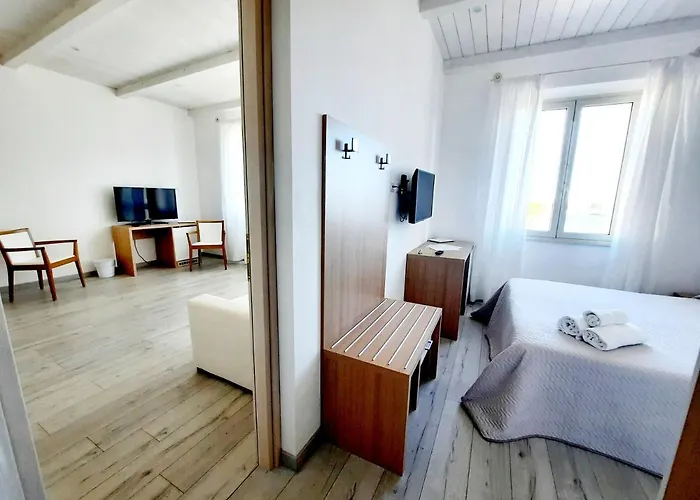 Pensión La Promenade Rooms&suites 4*