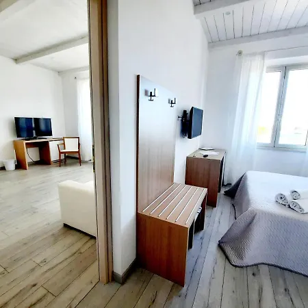 Affittacamere La Promenade & 4*