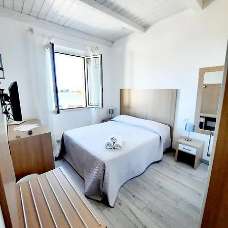 La Promenade Rooms&suites Pensión Olbia
