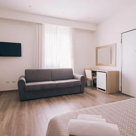 Pensión La Promenade Rooms&suites Olbia
