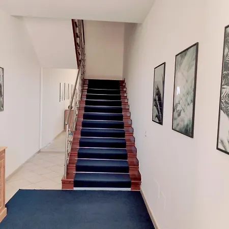 La Promenade & 4*