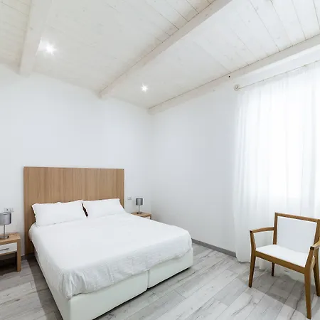 Pensión La Promenade Rooms&suites 4*